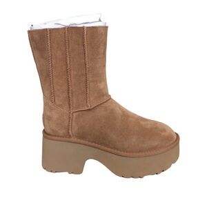 UGG Women's Classic  Suede  Boot  New size 10
